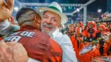 Após ser homenageado na Sapucaí, Lula destaca força do Carnaval para cultura e economia