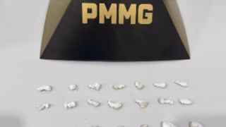 PM prende seis por tráfico, apreende 27 pedras de crack e recupera moto furtada em Ipatinga