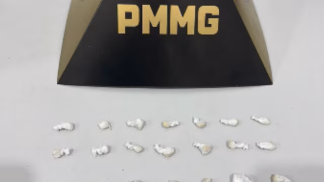 PM prende seis por tráfico, apreende 27 pedras de crack e recupera moto furtada em Ipatinga