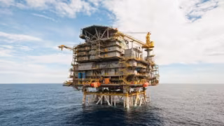 Petróleo sobe levemente com expectativa por negociações entre EUA e Irã