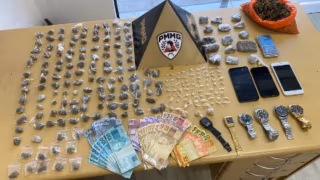 Foragido de alta periculosidade é preso com 136 buchas de maconha e 77 pedras de crack em operação da PM em Ipatinga