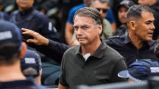 Bolsonaro recebe visitas na Papuda e aliados relatam desgaste após mal-estar