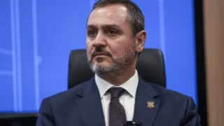 Na mira do STF, diretor da PF mantém prestígio com Lula em meio a crise em Brasília