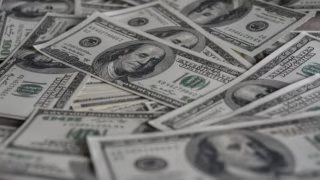 Dólar abre em leve alta com atenção a dados dos EUA e tensões geopolíticas; Ibovespa inicia sessão às 10h