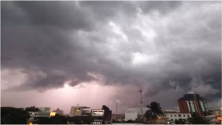 Inmet emite alerta laranja para 164 cidades de MG com risco de temporais; veja a lista