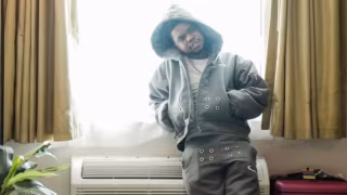 Rapper Lil Poppa morre aos 25 anos, diz TMZ