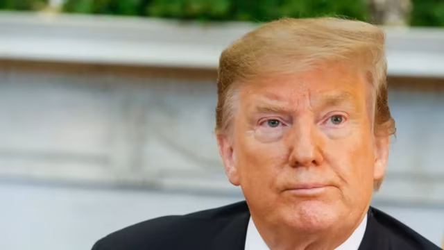 Trump assina ordem que institui tarifa global adicional de 10% sobre importações