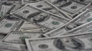 Dólar abre em leve alta a R$ 5,1720 e mercado reage a tarifa extra dos EUA