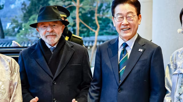 Presidente da Coreia do Sul posta vídeo de IA “abraçando” Lula após cúpula em Seul