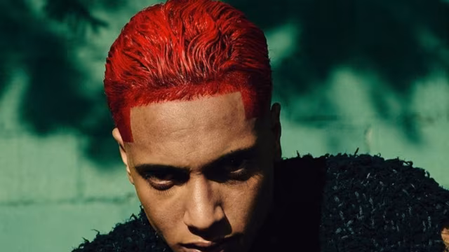 Procurado pela polícia, Oruam lança clipe ‘Freestyle de um Foragido’ e aparece de tornozeleira eletrônica