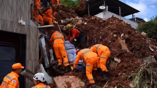 Mortes por enchentes e deslizamentos na Zona da Mata chegam a 47, dizem Bombeiros de MG