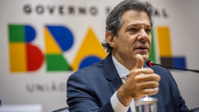 Haddad diz que se sente satisfeito ao ser lembrado como quem “taxou o andar de cima”