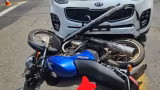 Motociclista de 23 anos fica ferido em colisão com carro em João Monlevade