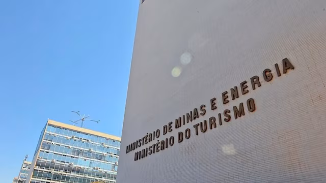 Secretário-executivo do MME deixa cargo e abre disputa pela segunda posição mais importante da pasta