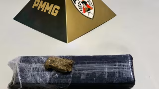 PM apreende barra de maconha e motocicleta usada no tráfico em Ipatinga