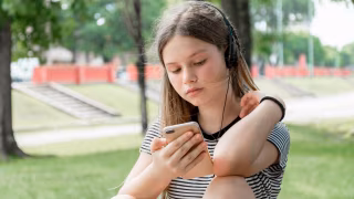 Espanha quer proibir acesso de menores de 16 anos às redes sociais e exigir verificação de idade