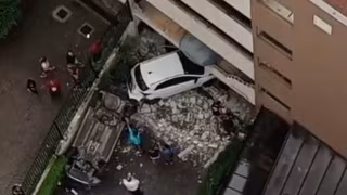 Carro cai do 1º andar de estacionamento em São Bernardo do Campo após colisão