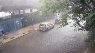 Chuva forte alaga ruas e causa bolsões d’água em bairros do Rio nesta terça