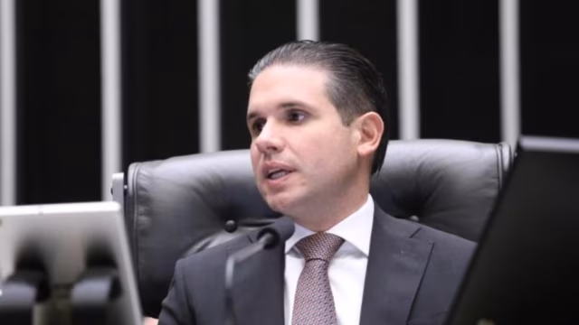 Câmara aprova pacote que reajusta salários e cria novos benefícios para servidores do Congresso