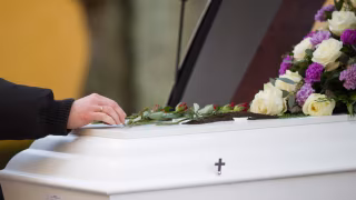 Foragida por tráfico é presa dentro de igreja durante velório em Confresa