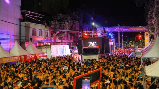 Naque realiza Naque Folia 2026 neste fim de semana com blocos, shows e trio elétrico, veja programação