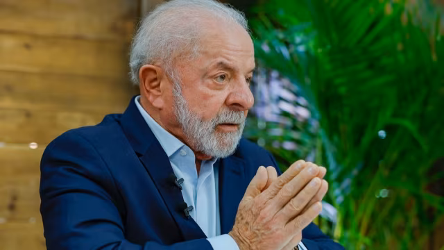 Lula diz que eleição será “guerra” e declara fim do “Lulinha paz e amor” em ato do PT