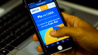 Portabilidade de empréstimos agora pode ser feita pelo celular e promete juros menores