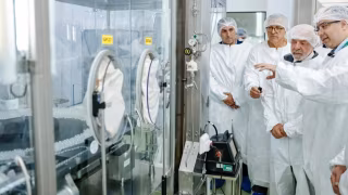 Lula diz que não faltará financiamento para pesquisas em saúde e marca início da vacinação contra dengue