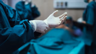 Médico é condenado a indenizar paciente que perdeu testículo após erro em cirurgia de hérnia em Ipatinga