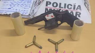 Homem é preso com cocaína e revólver calibre .38 em casa em Ipatinga