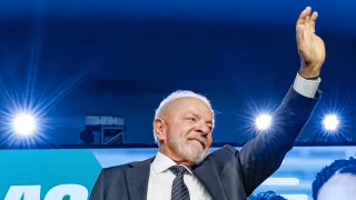 Governo Lula prepara projeto para criar piso salarial nacional a professores da rede privada