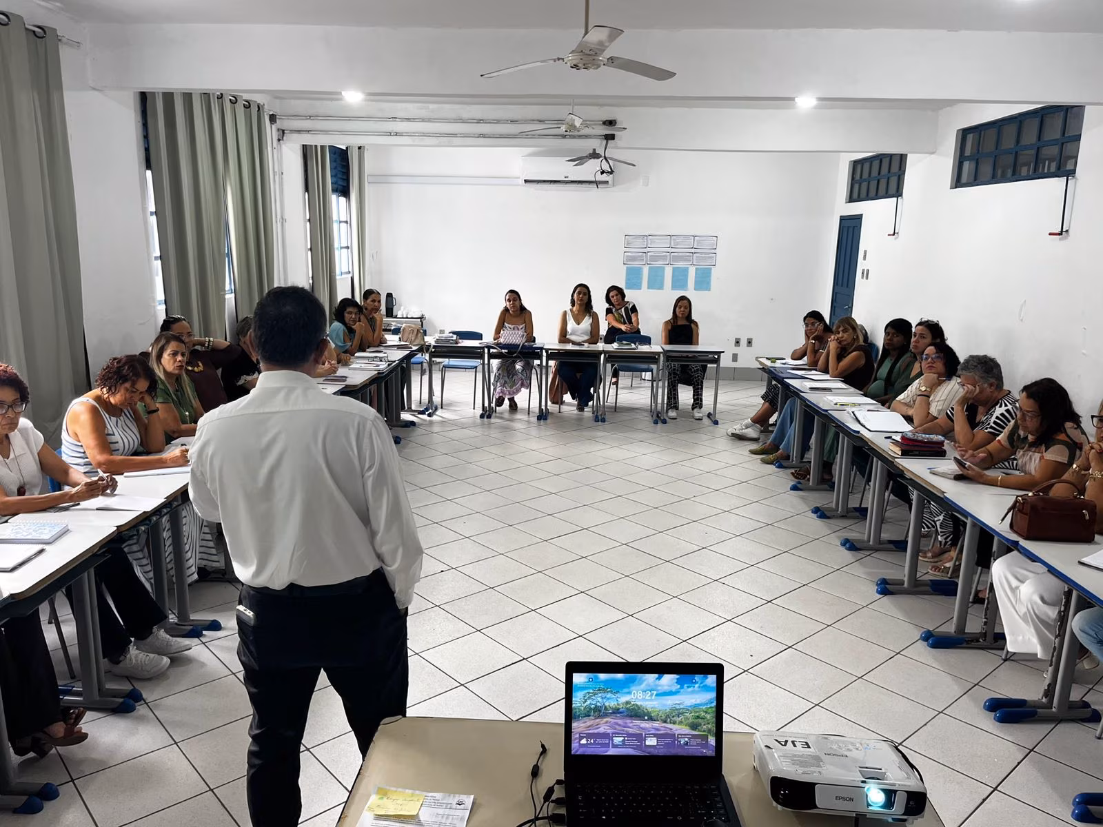 11.02 - Release PMT - Secretaria de Educação promove reunião sobre Resolução 44 do CME