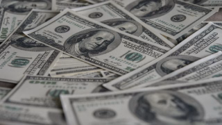 Dólar cai a R$ 5,17 e Ibovespa estreia marca inédita de 190 mil pontos