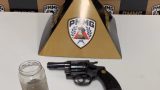 Homem é preso com arma, munições e droga após ação da PM em Coronel Fabriciano