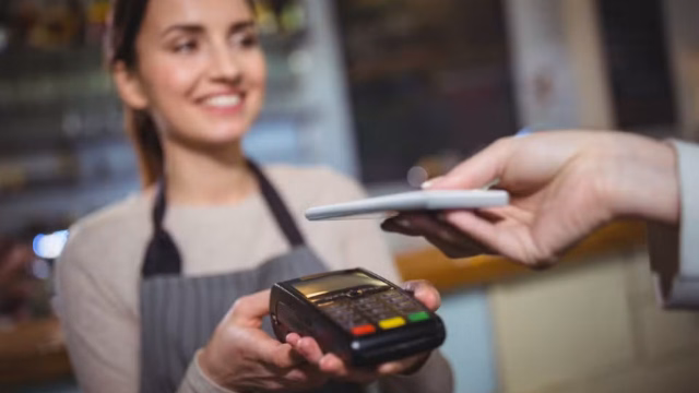 Vale-refeição e alimentação: novas regras prometem reduzir custos? Veja o impacto para o trabalhador