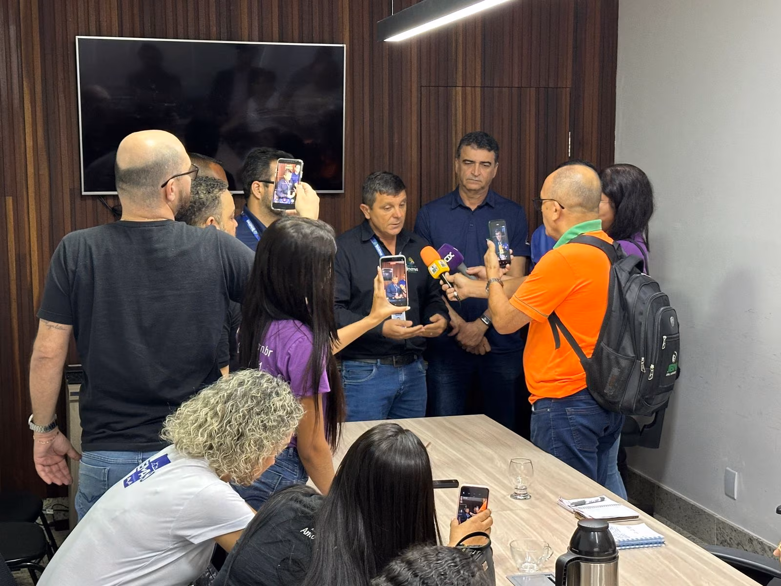 13.02 - RELEASE PMT - PREFEITO DE TIMÓTEO RECEBE MÃES ATÍPICAS PARA DISCUTIR QUADRO DA EDUCAÇÃO ESPECIAL