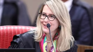 Flávio Bolsonaro é apontado como pré-candidato em 2026 e cresce narrativa de que teria escolhido ex-advogada de Lula