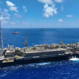 Petróleo dispara ao maior nível desde 2014 e mercado já projeta alta prolongada