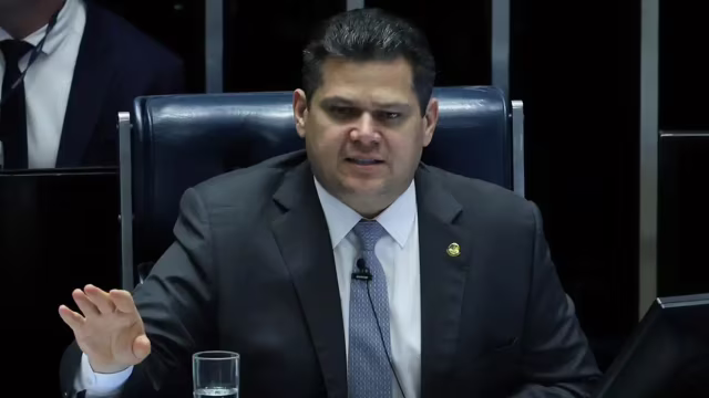 Alcolumbre mantém válida sessão da CPMI do INSS que quebrou sigilo de Lulinha