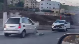 Carro invada contramão, bate de frente com outro em Coronel Fabriciano