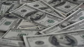 Dólar abre em alta e mercado monitora desemprego no Brasil e dados dos EUA