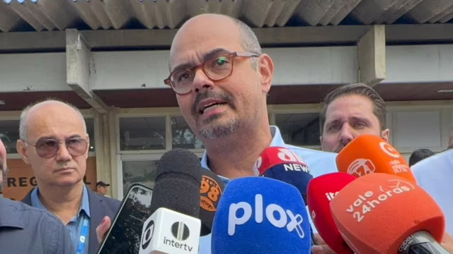 Mateus Simões critica greve de professores e afirma que reajuste segue orientação do governo federal