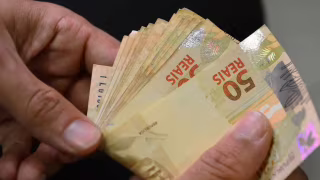 Poupança tem saída líquida de R$ 6,6 bilhões em fevereiro de 2026, diz Banco Central