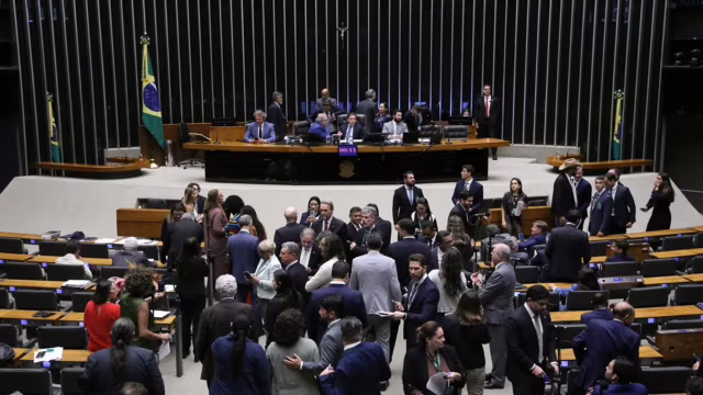 De olho nas urnas, deputados mineiros irrigam bases eleitorais e pagam R$ 635 milhões em emendas Pix