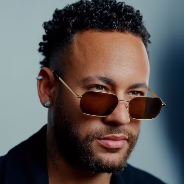 Neymar viraliza ao curtir fotos sensuais de modelo francesa no Instagram