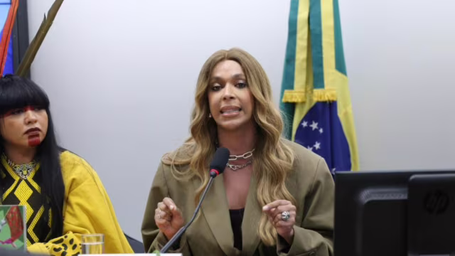 Partido Novo é citado em pedido de cassação de Erika Hilton por “misoginia”, mas não há registro público verificável