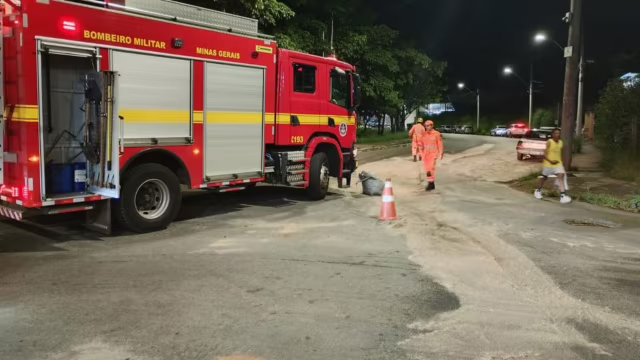 Derramamento de diesel mobiliza Corpo de Bombeiros próximo a posto em Itabira