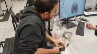 Eleitor que ainda não cadastrou a biometria precisa buscar atendimento presencial para regularizar título; saiba mais