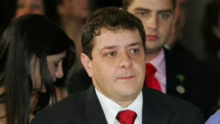 Defesa de Lulinha evita negar viagem a Portugal com ‘Careca do INSS’ e apuração chega à PF