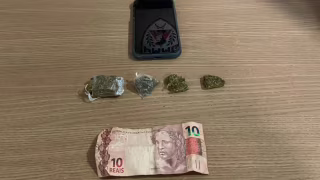 Adolescente de 17 anos é apreendido  com drogas em Caratinga